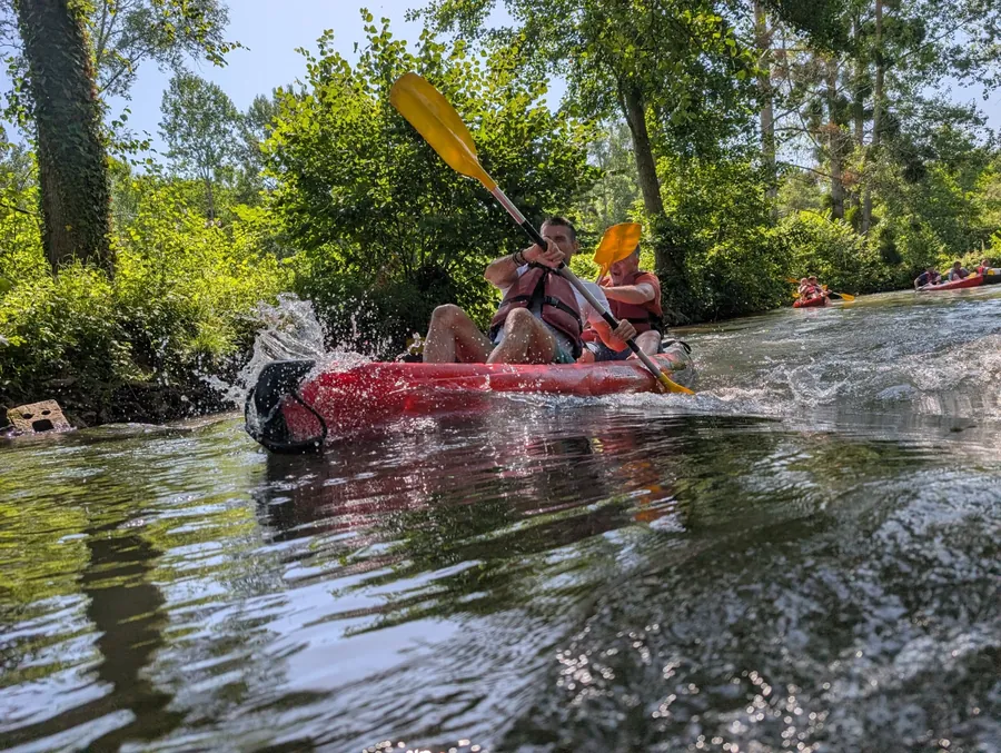 Participants en canoë-kayak sur l’Epte
