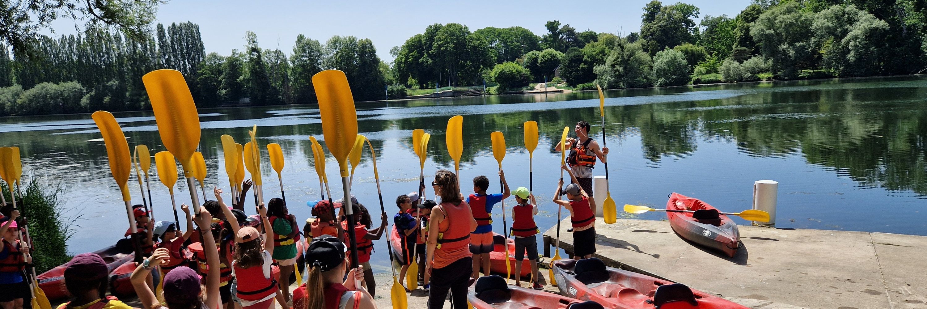 Groupe scolaire en kayak vernon